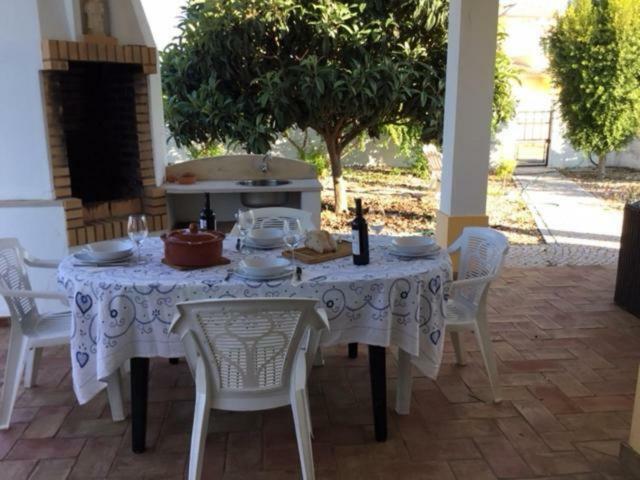 Guest House Alfarrobeiras 알부페이라 외부 사진